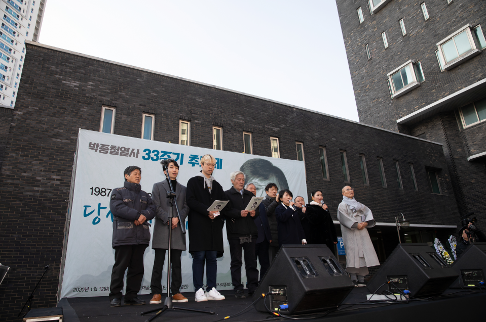 민주열사박종철기념사업회에서는 학생들을 대상으로 장학금을 수여하고 있습니다. 올해도 장학금 수상자들이 자리에 참석하여 소감을 발표하는 의미있는 시간을 갖기도 하였습니다.