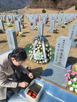 [2024] 故 이종률 선생 35주기 묘역참배 썸네일 사진