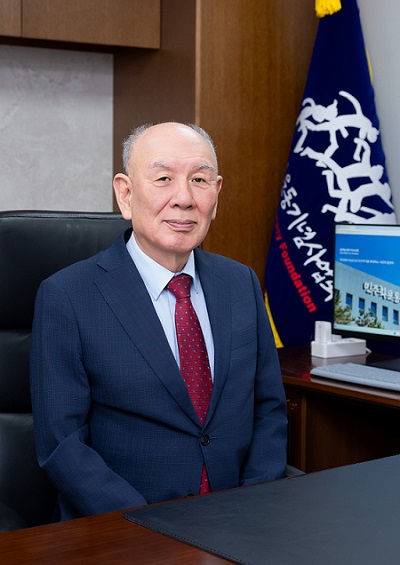 제 8대 이사장 이재오