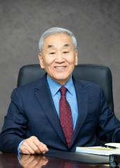 8대 이사장 이재오