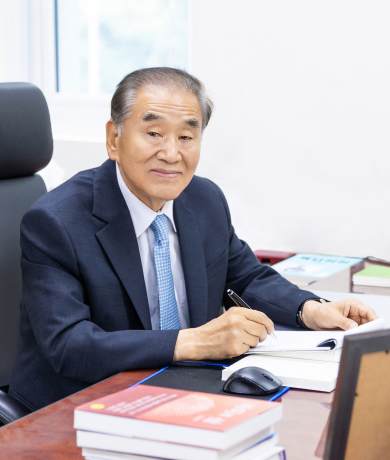 제 8대 이사장 이재오